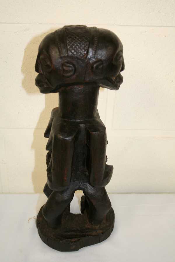 Hemba(janus), d`afrique : R.D.du Congo, statuette Hemba(janus), masque ancien africain Hemba(janus), art du R.D.du Congo - Art Africain, collection privées Belgique. Statue africaine de la tribu des Hemba(janus), provenant du R.D.du Congo,   1611: Petite statuette janiforme,connue sous le nom de kabéja;Elles ont le crâne évidé contenant des substances magiques et représentent l